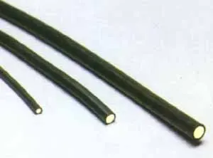 100 m/rola, pokriveno PVC, crno optičko vlakno sa tvrdim jezgrom, излучающее optički kraj; unutarnji promjer 2,5 mm; vanjski promjer: 4,0 mm